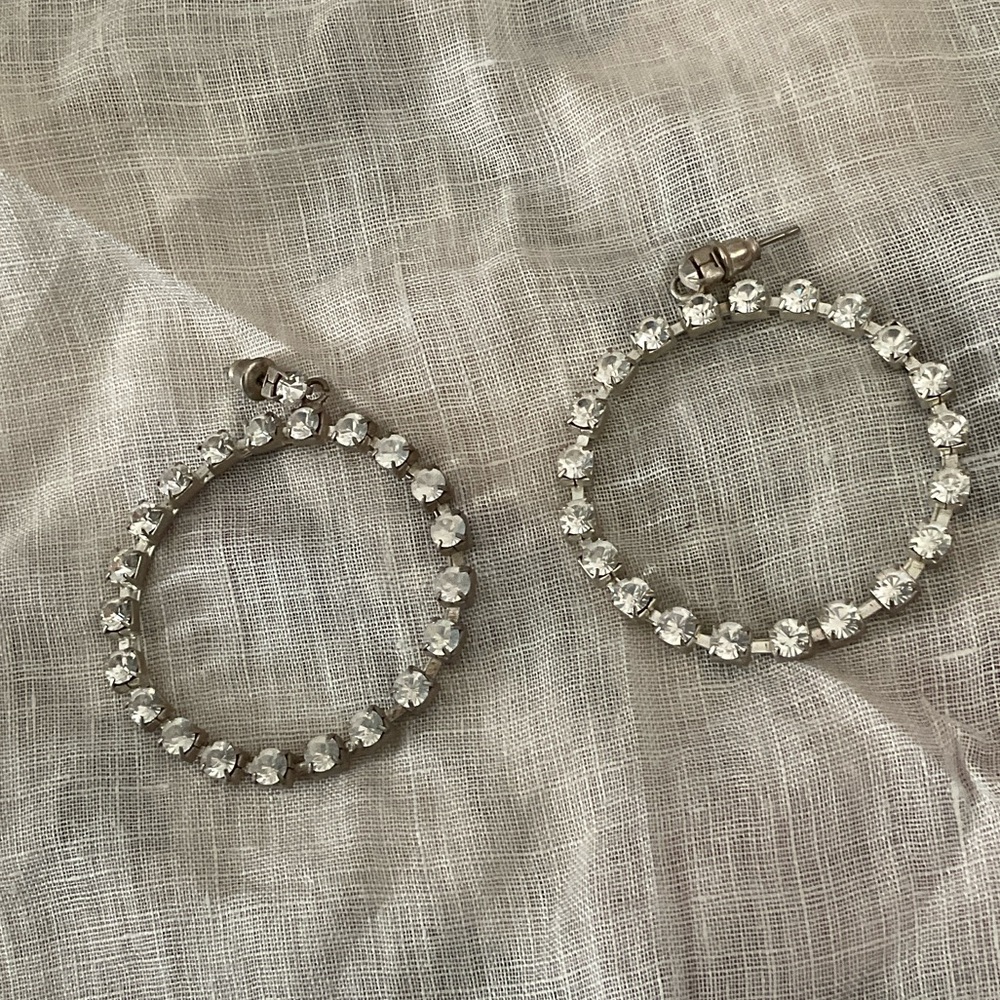 SILVER TONED LARGE HOOP POST EARRINGS STUDDED WITH RHINESTONE CHIPS